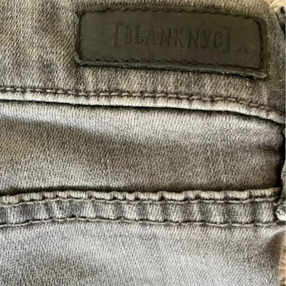 BlankNYC Grey Distressed Mid Rise Ankle Frayed Raw Tequila Skinny Jeans sz 27 - Picture 5 of 9